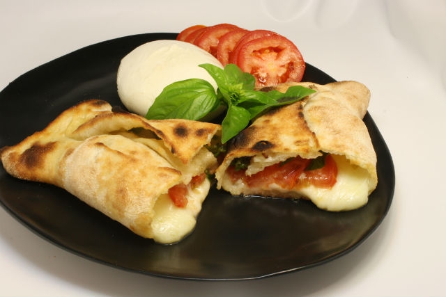 panzerotto forno fritto foto da flickr https://www.flickr.com/photos/fabryss/4464630348/in/photolist-7nwp4j-eyuukv-92bun5-hyfvzj-hygsdq-86dg8l-5evdlm-9bkzyh-4vey9c-4vk2r3-7oxej-asgjbt-aynsdc-gxv3q7-fax9yk-bfjmv-pgttaf-bvtisn-vknrvd-9ybsfr-6amwe-jkjfu-fbu3f-jkji5-ayq7zw-cxutoz-pgrzjr-ilygm-aqesry-6ddwf-ehqtus