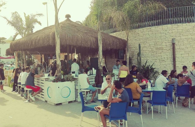 locali ristoranti trani dove bere piazzale colonna monastero trani70 punta dell'est foto da facebook https://www.facebook.com/lapuntadellest/?fref=ts