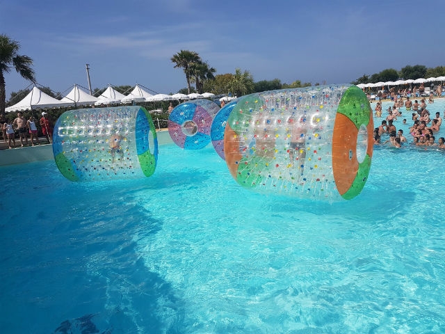 acquapark parco acquatico divertimento egnazia monopoli puglia scivoloni foto da facebook https://www.facebook.com/337932633002087/photos/a.337935769668440.1073741828.337932633002087/929136153881729/?type=3&theater