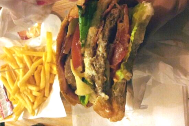 10 hamburger imperdibili da mangiare a milano