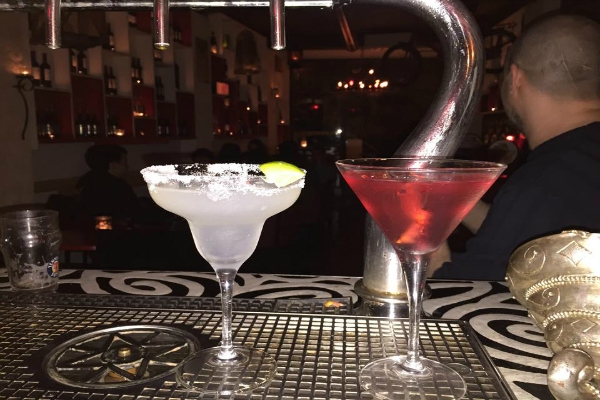 the club 98 monteverde roma aperitivo happy hour buffet economico all you can eat cocktail bar aperitivi guida migliori aperitivi di roma quartiere per quartiere