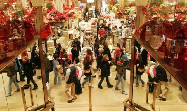 shopping natalizio al centro commerciale