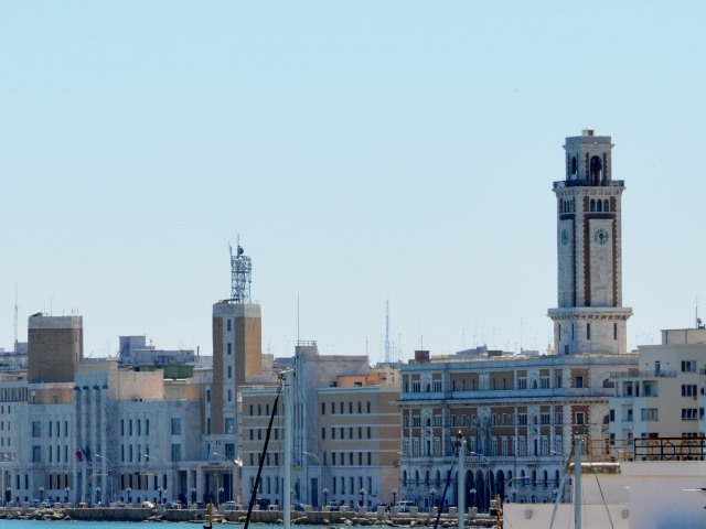 palazzo provincia bari diritti riserva francesco de leo https://www.flickr.com/photos/115771403@n04/26349726644/