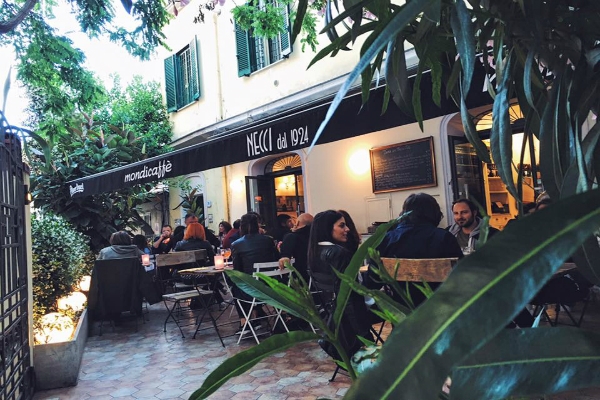 bar necci dal 1924 pigneto aperitivo locale storico dopolavoro cocktail bar ristorante fritti focacce guida migliori aperitivi di roma quartiere per quartiere