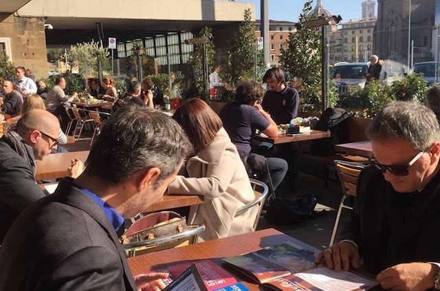 fratelli cuore firenze mangiare vicino alla stazione
https://www.facebook.com/pizzafratellicuore/photos/a.851527098275775.1073741828.850152678413217/1252590414836106/?type=3&theater
