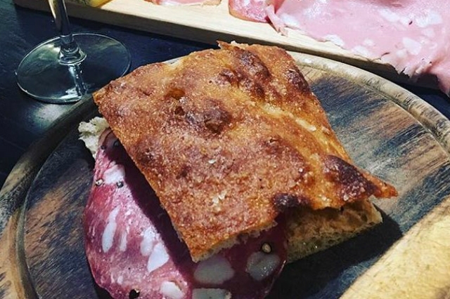 la schiacciateria dei maledetti toscani schiacciata toscana finocchiona migliore street food regionale roma cibo da strada salumi focaccia formaggi montesacro