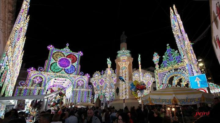 luminarie di casarano https://www.facebook.com/festepatronalicasarano/photos/a.1623380687920495.1073741827.1616391268619437/1953222894936271/?type=1&theater