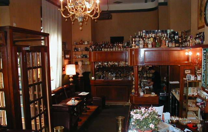 harp pub guinness dive bar