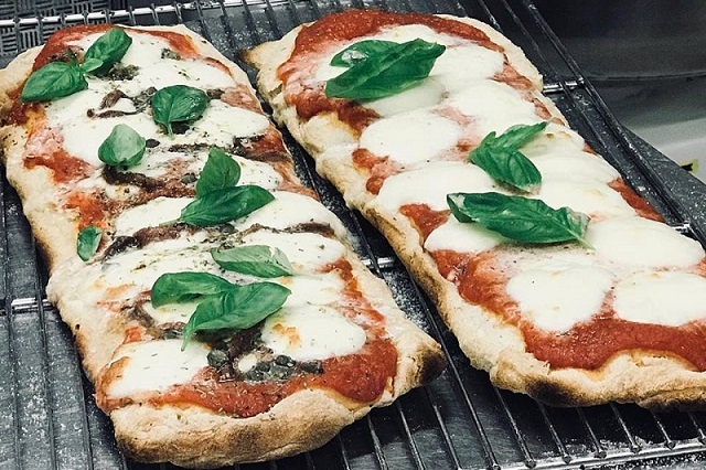 s.forno https://www.facebook.com/sfornofirenze/photos/a.992484064108865.1073741828.867287516628521/1867377426619520/?type=3&theater