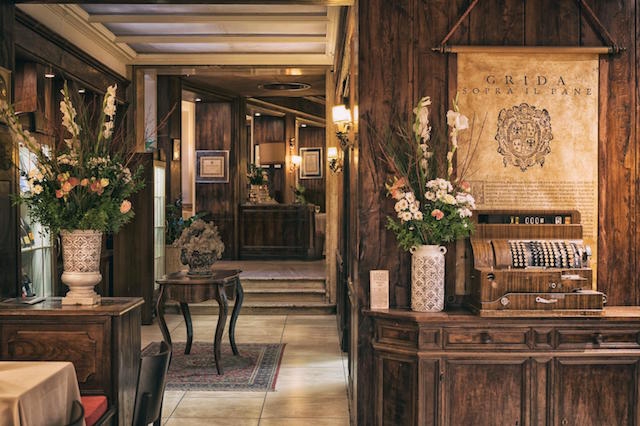 sabatini firenze interno
https://www.facebook.com/sabatiniristorantefirenze/photos/a.10150927186566230/10155697404076230/?type=3&theater