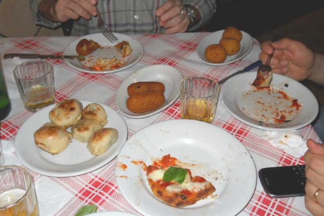 6 trattorie di cucina tipica napoletana dove mangiare con meno di 15 euro