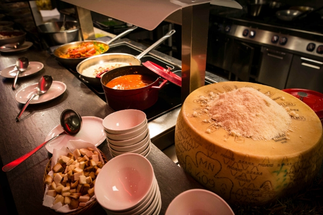 sapori dal mondo ristorante all you can eat roma hotel a.roma casaletto dieci cucine brunch cena bambini famiglie a volontà