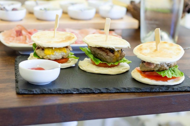 la tigelleria romana tigelle gnocco fritto migliore street food regionale roma emilia romagna salumi focaccia formaggio ostiense