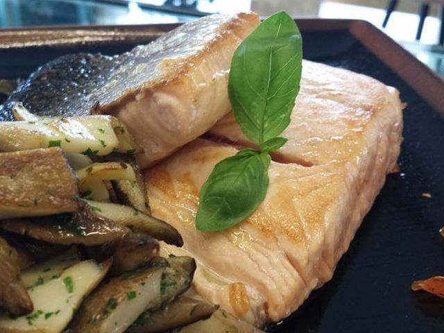 olio glocal food experience acquaviva delle fonti salmone funghi