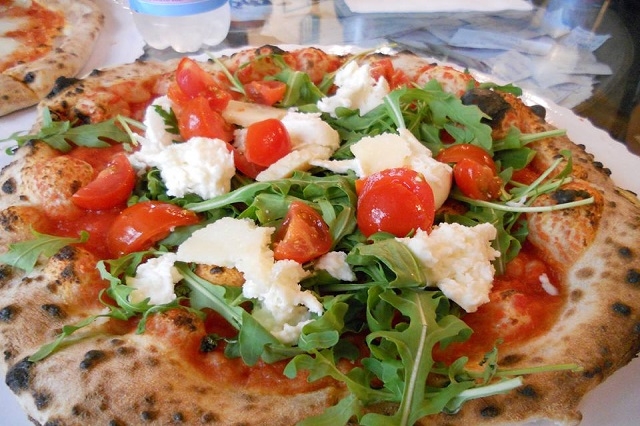 gustapizza https://www.facebook.com/gustapizzafirenze/photos/a.1124800417560501.1073741826.151318588242027/1124800317560511/?type=3&theater