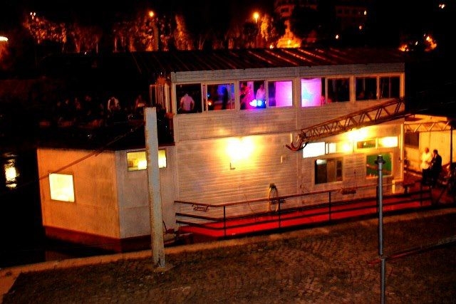 dove festeggiare 30 anni a roma barcone sul tevere