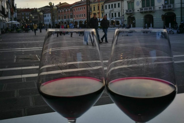 aperitivo in piazza in veneto
