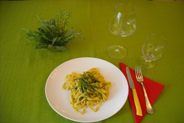 agriturismo pietracquara san donato in valcomino parco nazionale d'abruzzo ciociaria faggeta asparagi cucina tipica pranzo piatti genuini fettuccine con gli iolapi primavera in agriturismo