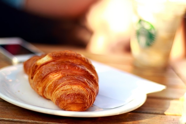 colazione cornetto (foto free)