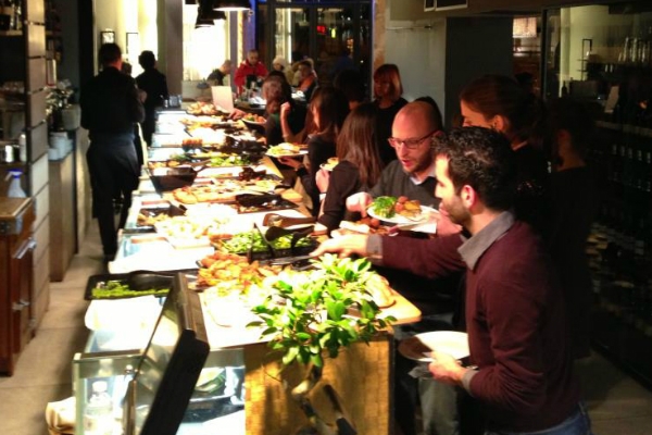 meeting place piazza bologna buffet illimitato aperitivo pizza bruschette pomodoro mozzarella guida migliori aperitivi di roma quartiere per quartiere la sapienza piazza bologna