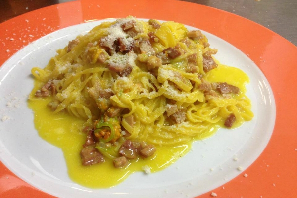 osteria bonelli cucina romana pasta guanciale e fiori di zucca alessandrino roma migliori ristoranti low cost di roma 15 euro