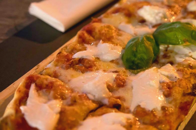 angeli rock pizza fino a tardi roma pinsa forno a legna pub cocktail bar ostiense cena fino a tardi