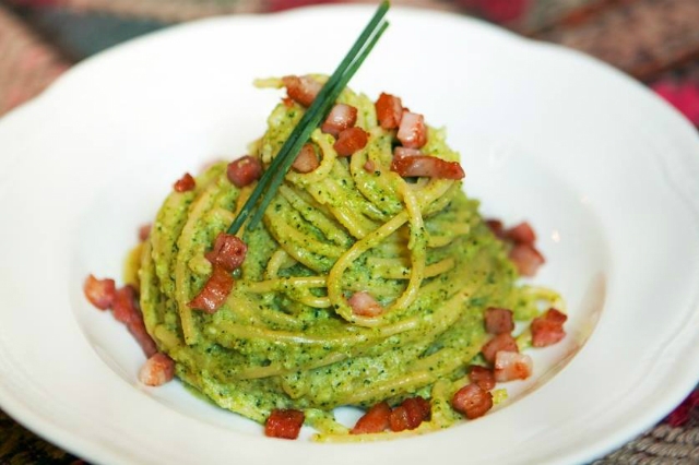 ecco 7 ristoranti dove poter assaggiare roma
https://www.facebook.com/ilrazionale.ristorante/photos/pb.1020394707982018.-2207520000.1455812407./1059563194065169/?type=3&theater