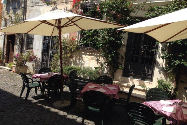 trattoria sora margherita ghetto roma osteria di roma piccole e nascoste tradizionale come una volta fritti baccalà gnocchi tavolini