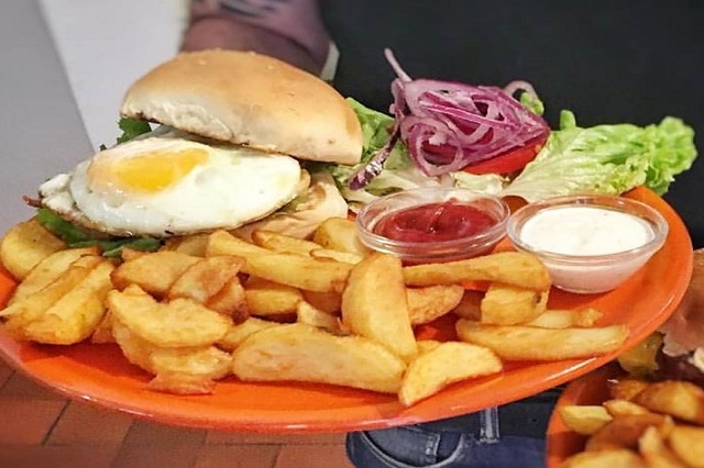 the diner https://www.facebook.com/thedinerfirenze/photos/a.684221271666687.1073741830.164418556980297/1395527897202684/?type=3&theater