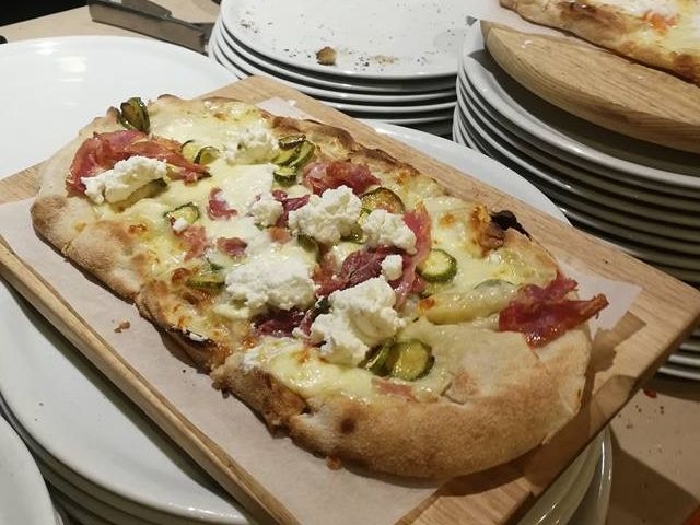 scrocchia pizza pomodorino barletta puglia bat