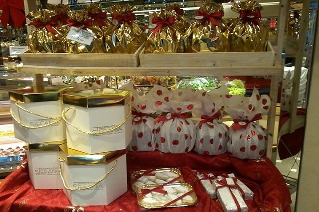pasticceria stefania panettoni artigianali firenze https://www.facebook.com/450008931772554/photos/pb.450008931772554.-2207520000.1449691326./855751364531640/?type=3&theater