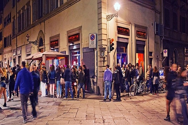viktoria lounge bar https://www.facebook.com/viktorialoungebar/photos/a.125357660826592.16998.116096471752711/1473158749379803/?type=3&theater