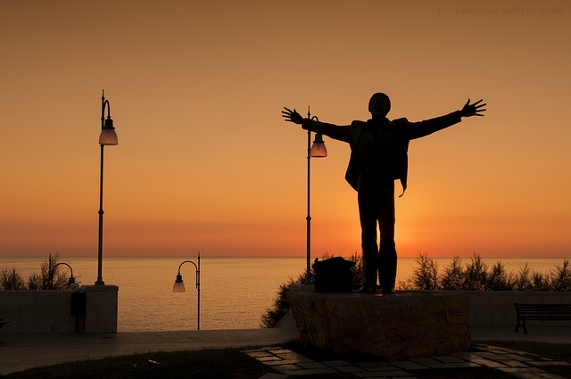 tramonto polignano domenico modugno foto di https://www.flickr.com/photos/linosalento/9502831264/