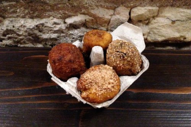 street food roma cibo da strada supplì al telefono supplizio casa del supplì venanzio centro storico san giovanni trastevere