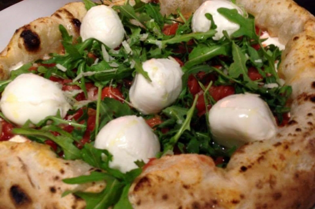 le 4 migliori pizze con cornicione ripieno di napoli