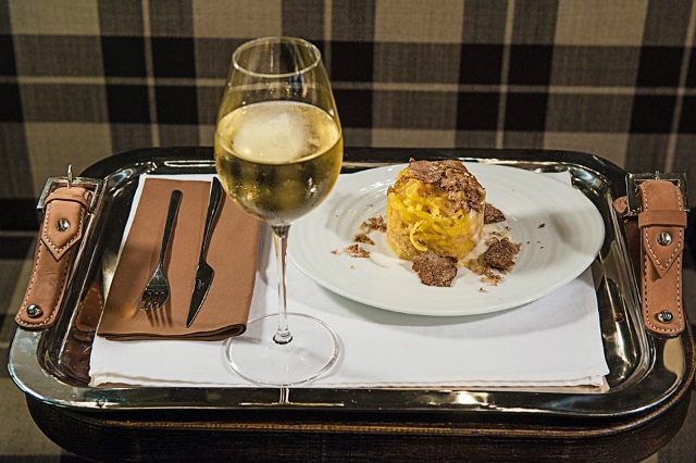 i migliori locali dove mangiare il tartufo a roma
https://www.facebook.com/tartufiandfriends/photos/a.423898731036995.1073741828.423887264371475/754724314621100/?type=3&theater