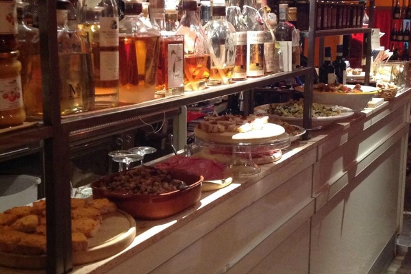 fafiuchè roma bistrot torinese aperitivo negozio gourmet gastronomia vini oltrepo pavese toma formaggi salumi bottega aperitivo torinese mini guida ai migliori aperitivi di roma quartiere per quartiere rione monti