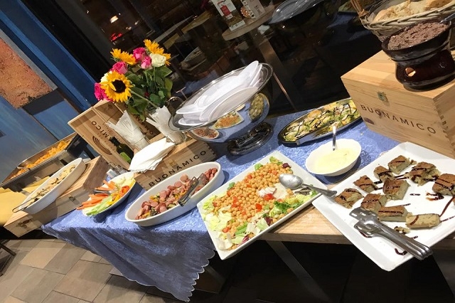 baraka cafè https://www.facebook.com/barbarakacafe/photos/a.691134704270767.1073741827.134481273269449/1663692740348287/?type=3&theater