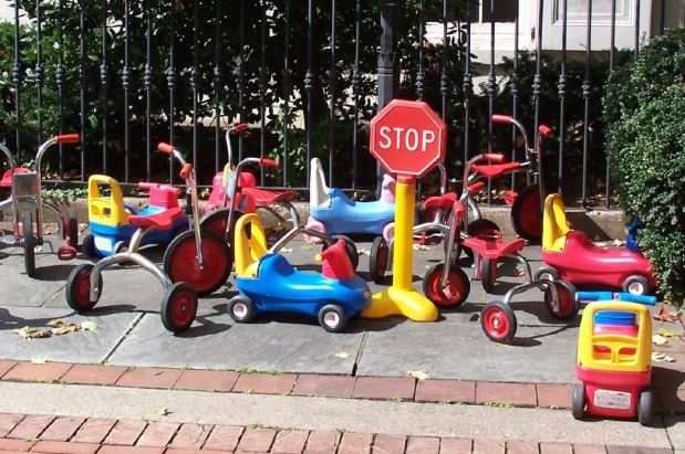 parcheggio park bambini https://www.flickr.com/photos/porfirio/254984035/in/photolist-e7krvv-ppbcq-52j4je-4qgcsk-54wqdh-7ydass-4qgcok-4j5yth-e7r7ql-e7r7ho-dmrrlk-owrst