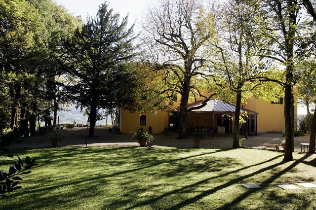 relais il trebbiolo http://www.iltrebbiolo.it/wp-content/gallery/parco/03.jpg
