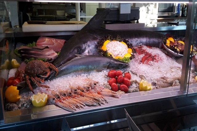 fiaschetteria di pesce https://www.facebook.com/fiaschetteriadipesce5r/photos/a.1178282522213859.1073741828.261428117232642/1178282495547195/?type=3&theater