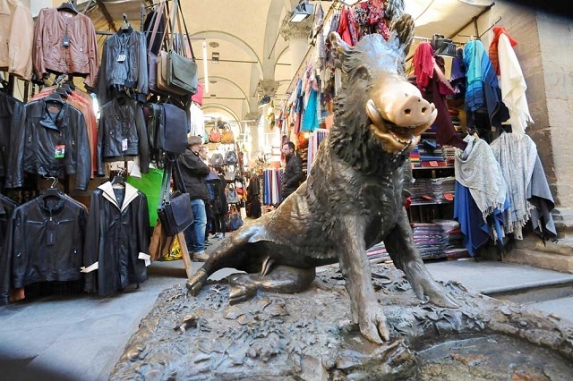 mercato del porcellino http://www.mercatodelporcellino.it/images/album/002.jpg