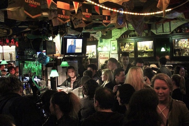 the lion's fountain irish pub firenze irlandesi
https://www.facebook.com/thelionsfountain/photos/a.427240878229.230241.46702793229/10153491409958230/?type=3&theater