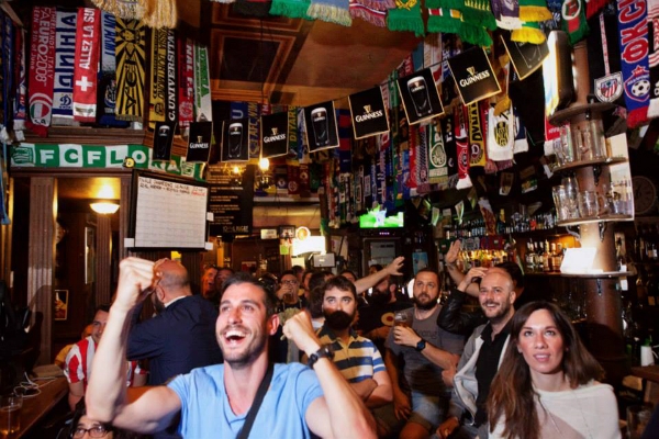 shamrock pub roma colosseo monti pub irlandese irish pub sport sciarpe squadre calcio sport live tifosi birra guinness