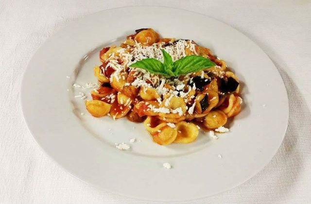 tenuta cefalicchio orecchiette alla norma prodotti pugliesi piatti puglia foto da facebook https://www.facebook.com/1478374702467935/photos/pb.1478374702467935.-2207520000.1455182298./1483870711918334/?type=3&theater