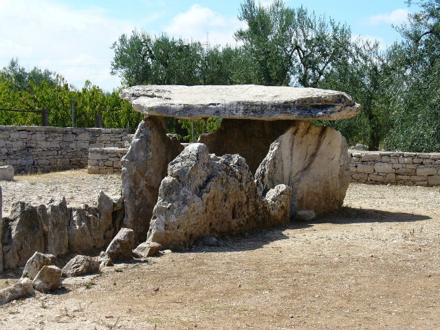 agriturismo puglia bisceglie dolmen la chianca tripadvisor masseria posta santa croce foto da flickr https://www.flickr.com/photos/loloieg/269286481/in/photolist-acvkxx-pnaun