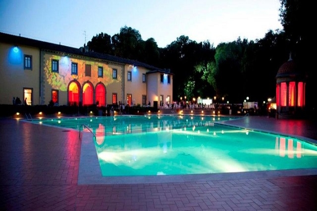 le pavoniere https://www.facebook.com/le.pavoniere.firenze/photos/a.375125475884752.87796.167912446606057/1205458536184771/?type=3&theater