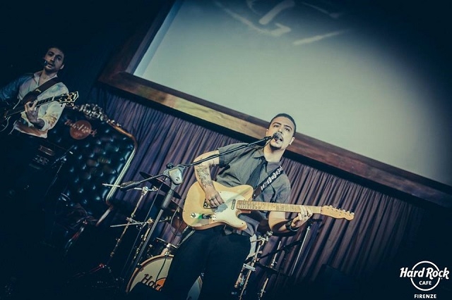 hard rock cafe firenze https://www.facebook.com/hardrockcafefirenze/photos/a.1131563920234636.1073741943.151004754957229/1131567723567589/?type=3&theater