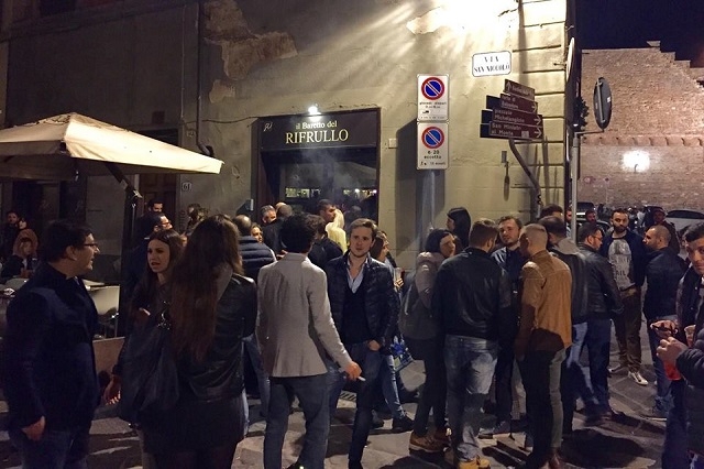 il rifrullo cocktails bar storici firenze https://www.facebook.com/ilrifrullofirenze/photos/a.742357892457477.1073741827.742336722459594/1117835861576343/?type=3&theater
