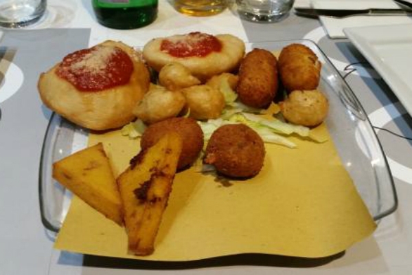 ambasciatori partenopei pizzeria ristorante napoletano cucina napoletana antipasti frittura mista napoletana crocchè angeletti diavoletti zeppole migliori 5 antipasti a roma